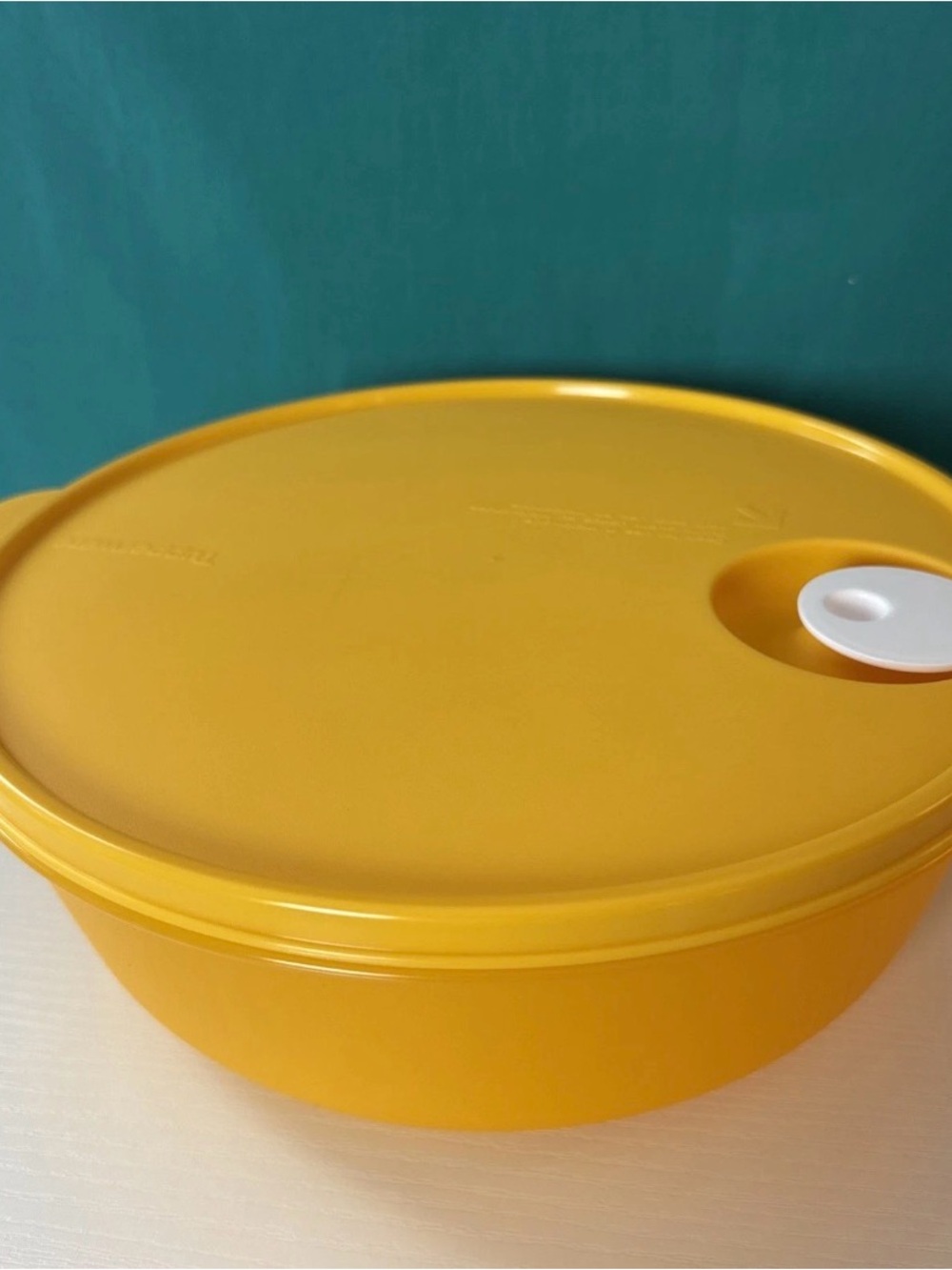 Tupperware Crystalwave Microwave Reheatable Bowl 2.75L / 11.5 Cup Orange mango